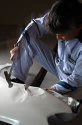 板金塗装作業風景|株式会社シンボリ 